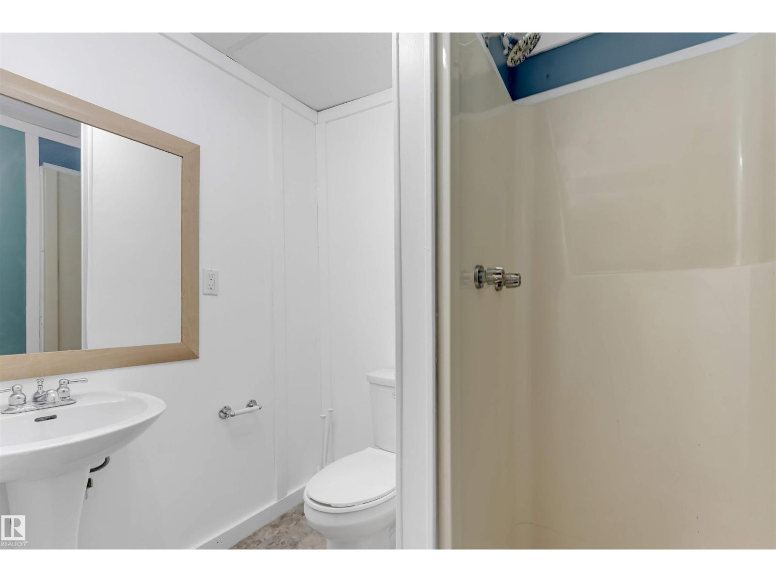 6008 37 Avenue NW - Photo 26