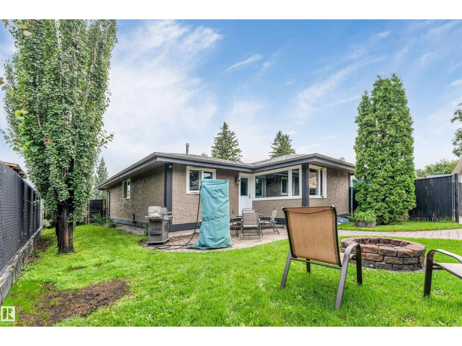 6008 37 Avenue NW - Photo 5
