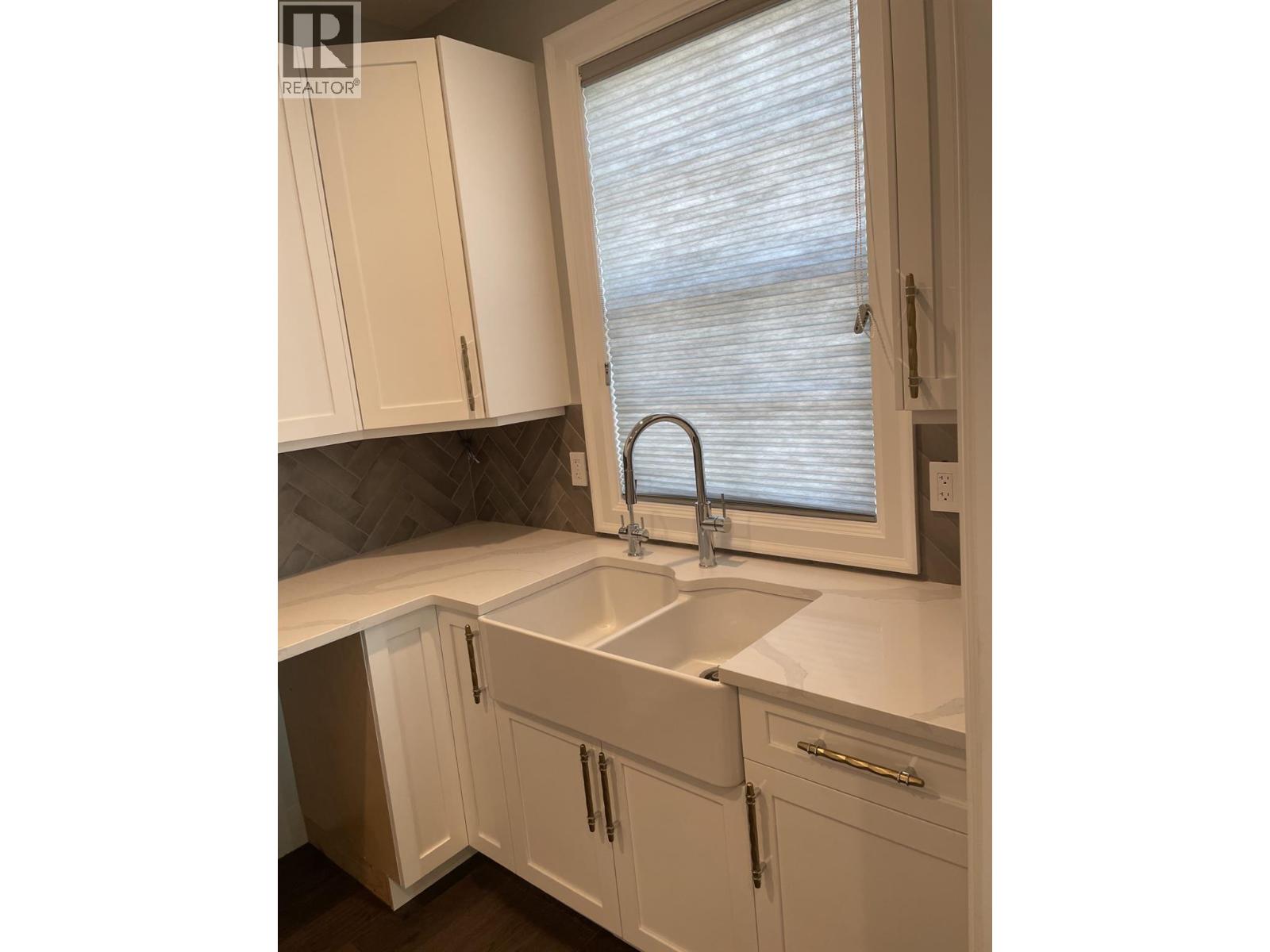 628 Hart Place - 39