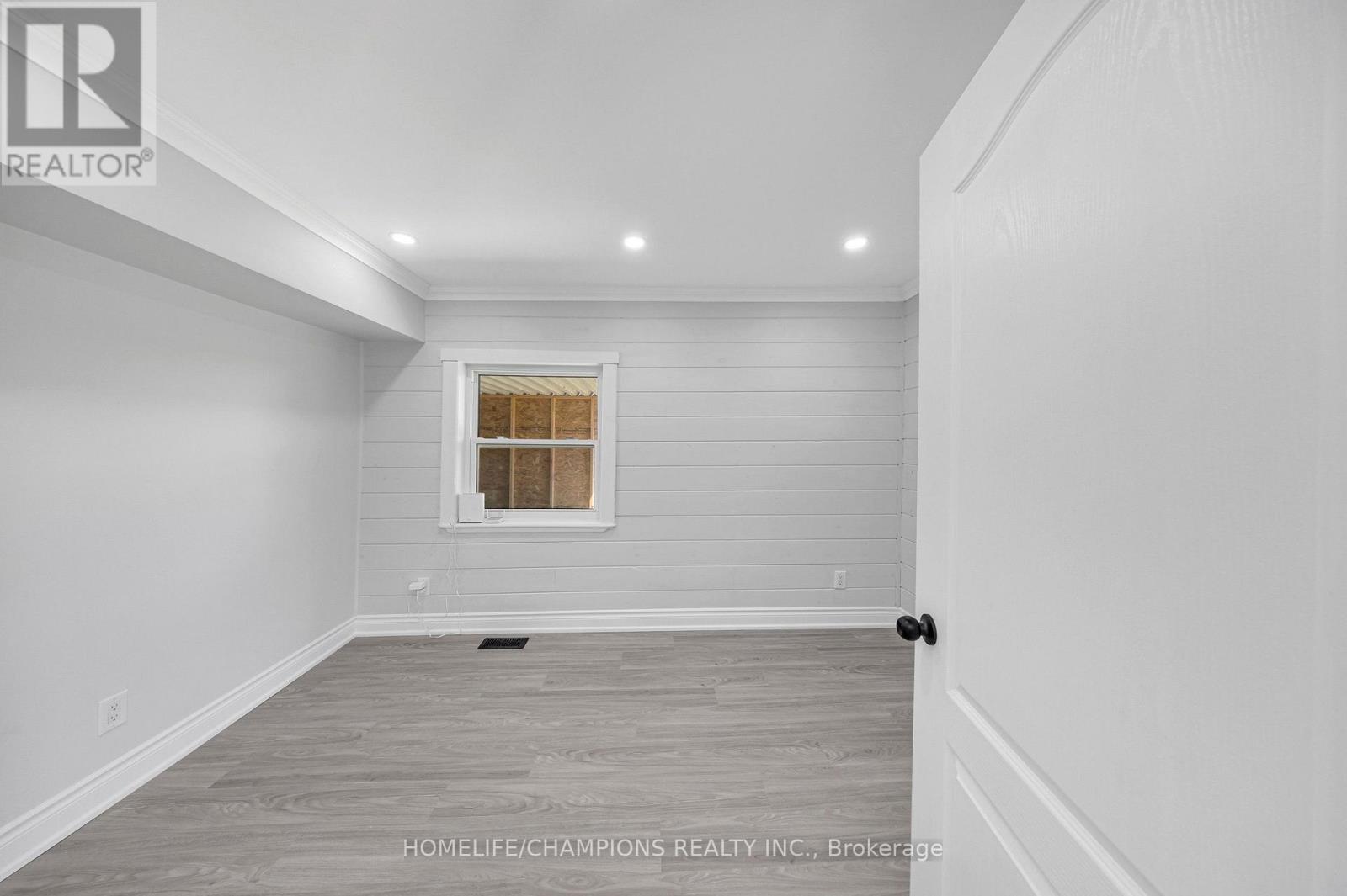 997 MOUNT ALBERT ROAD - Image 20