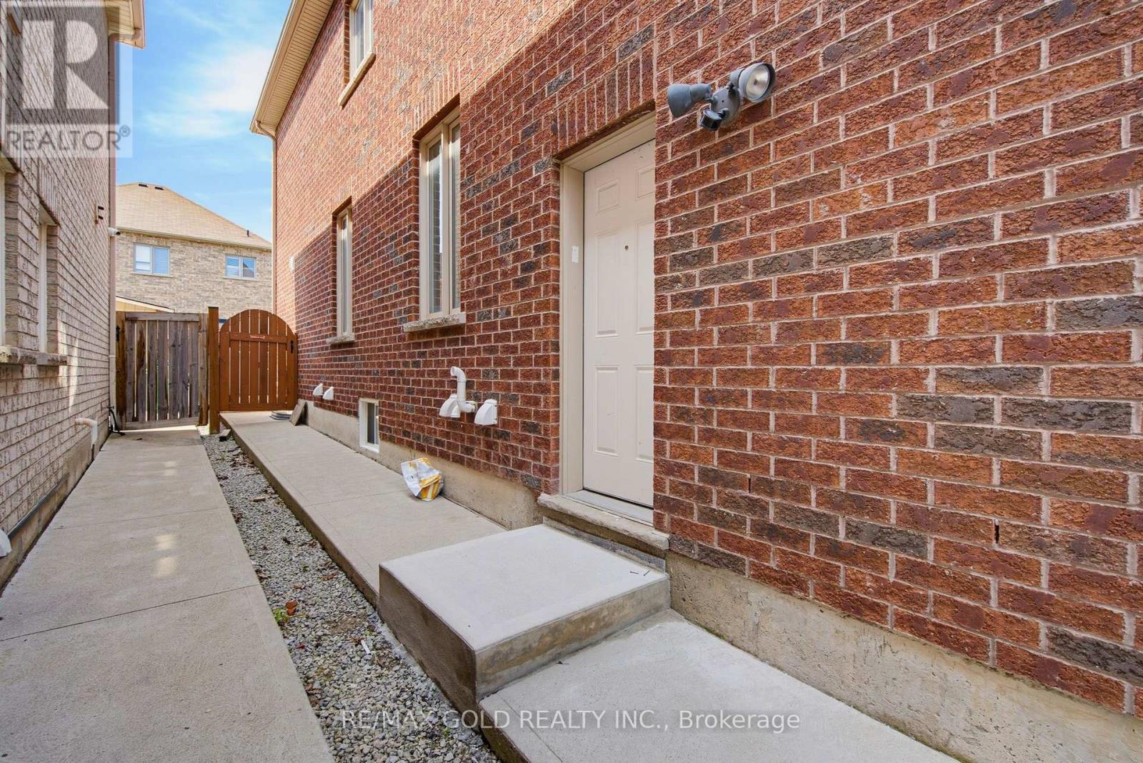 22 DURANGO DRIVE - 26