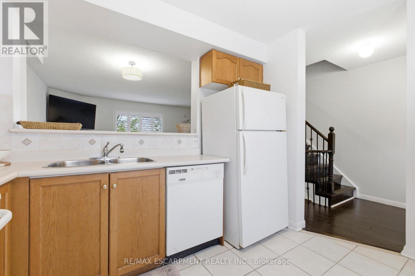 #2 80 ACORN PLACE - 10