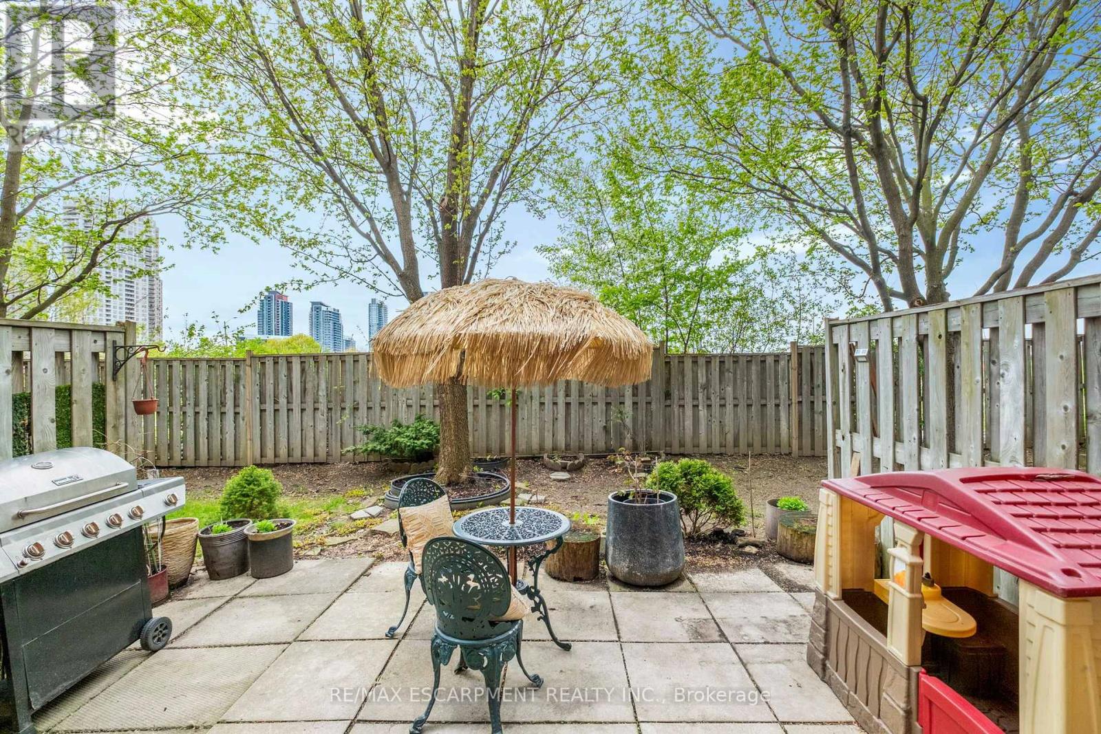 #2 80 ACORN PLACE - 21