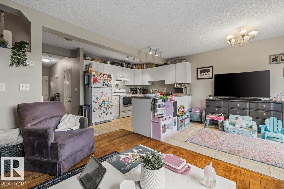 67 VENTURA Street - Photo 11
