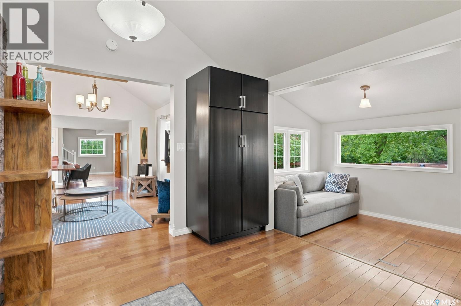 215 Regina STREET - 33