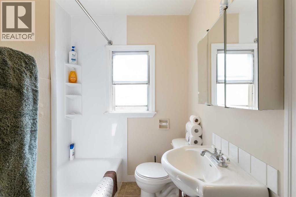 4737 48 Street - 21