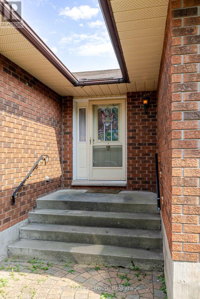 7 DUNNETT DRIVE - 4