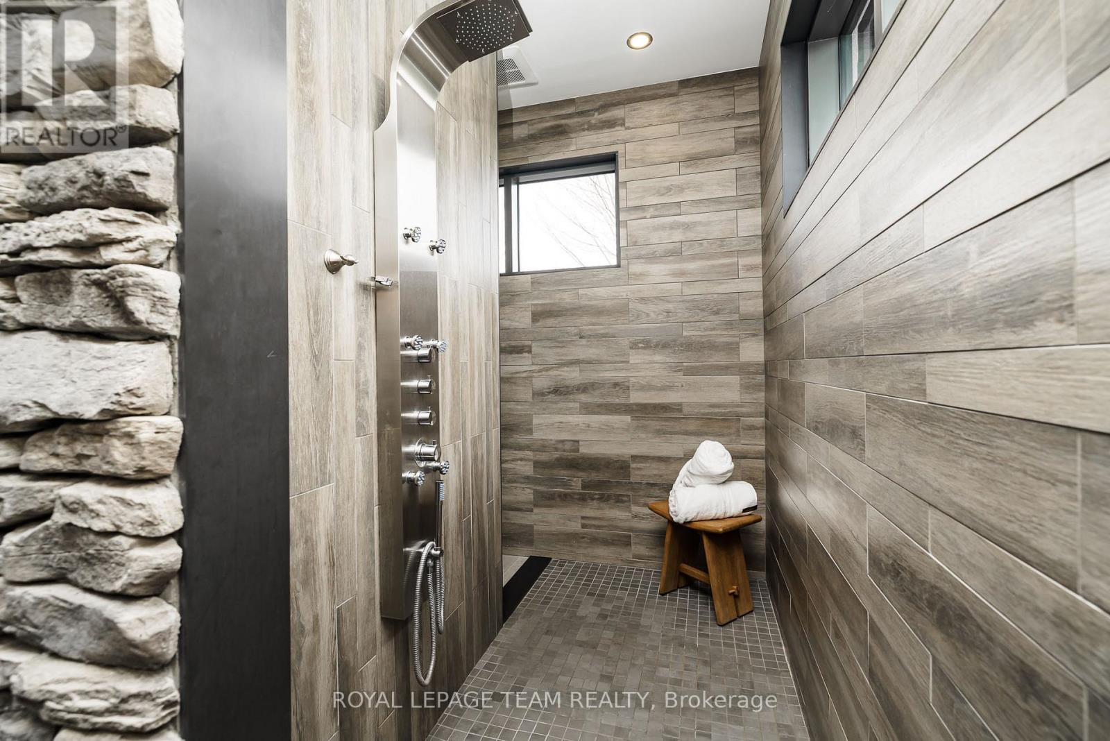 153 ADRIEN STREET - Image 24