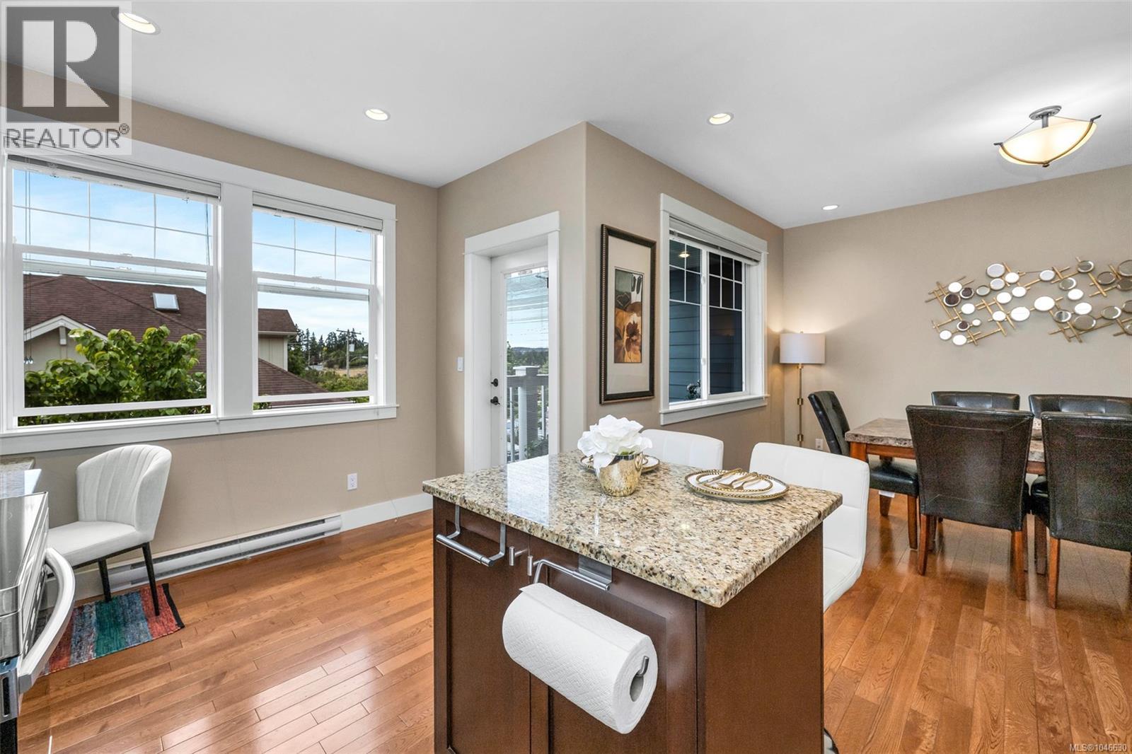 7 4583 Wilkinson Road, Saanich