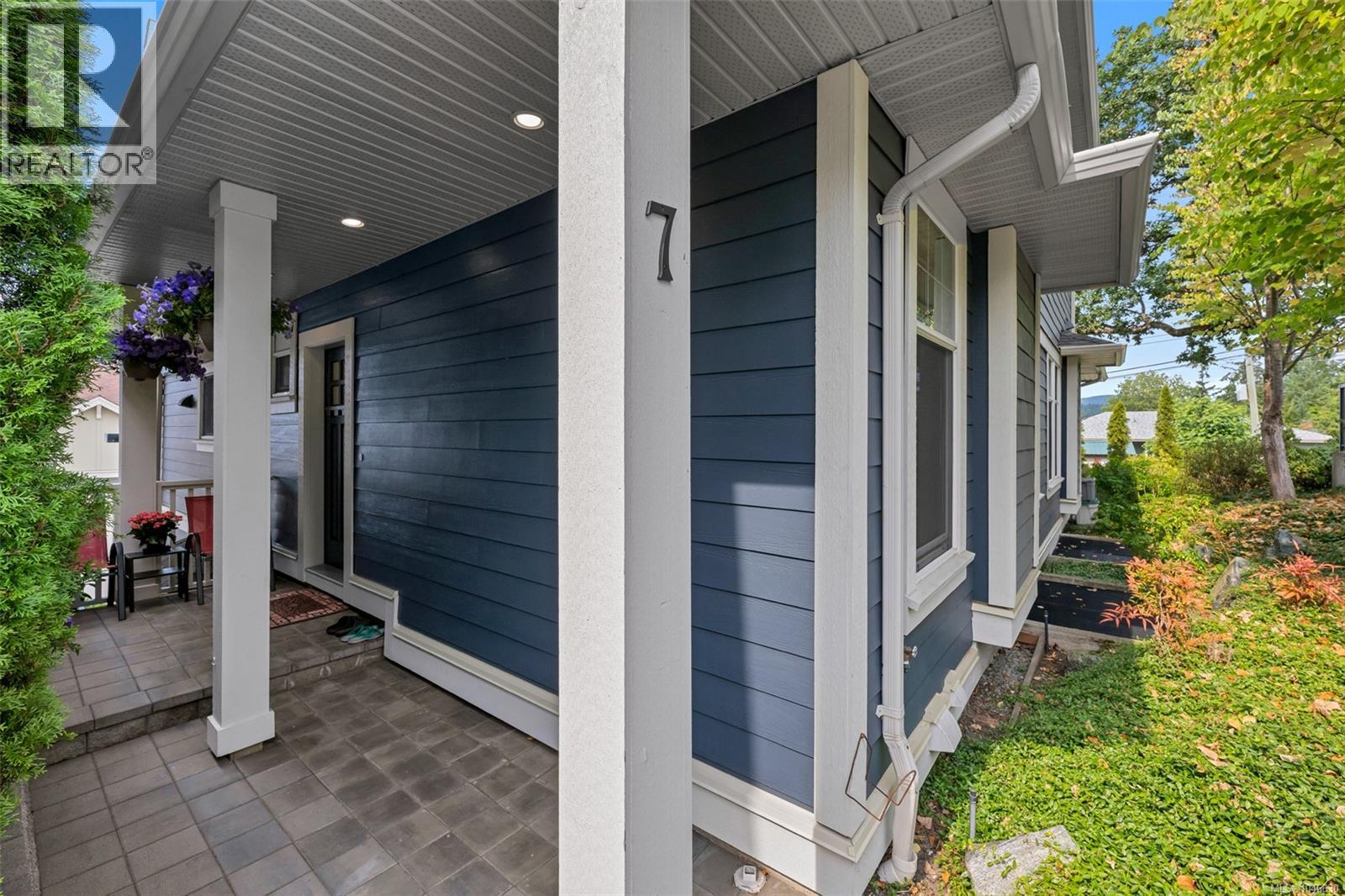 #7 4583 Wilkinson Rd - 37