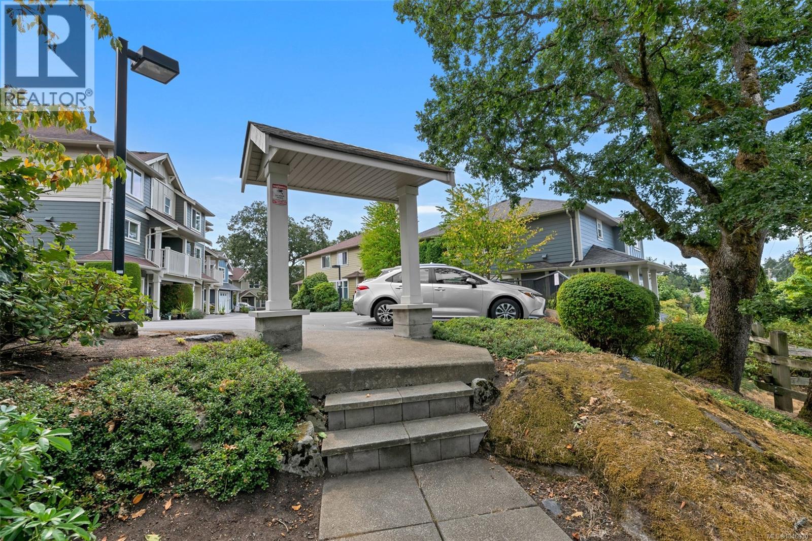 7 4583 Wilkinson Road, Saanich