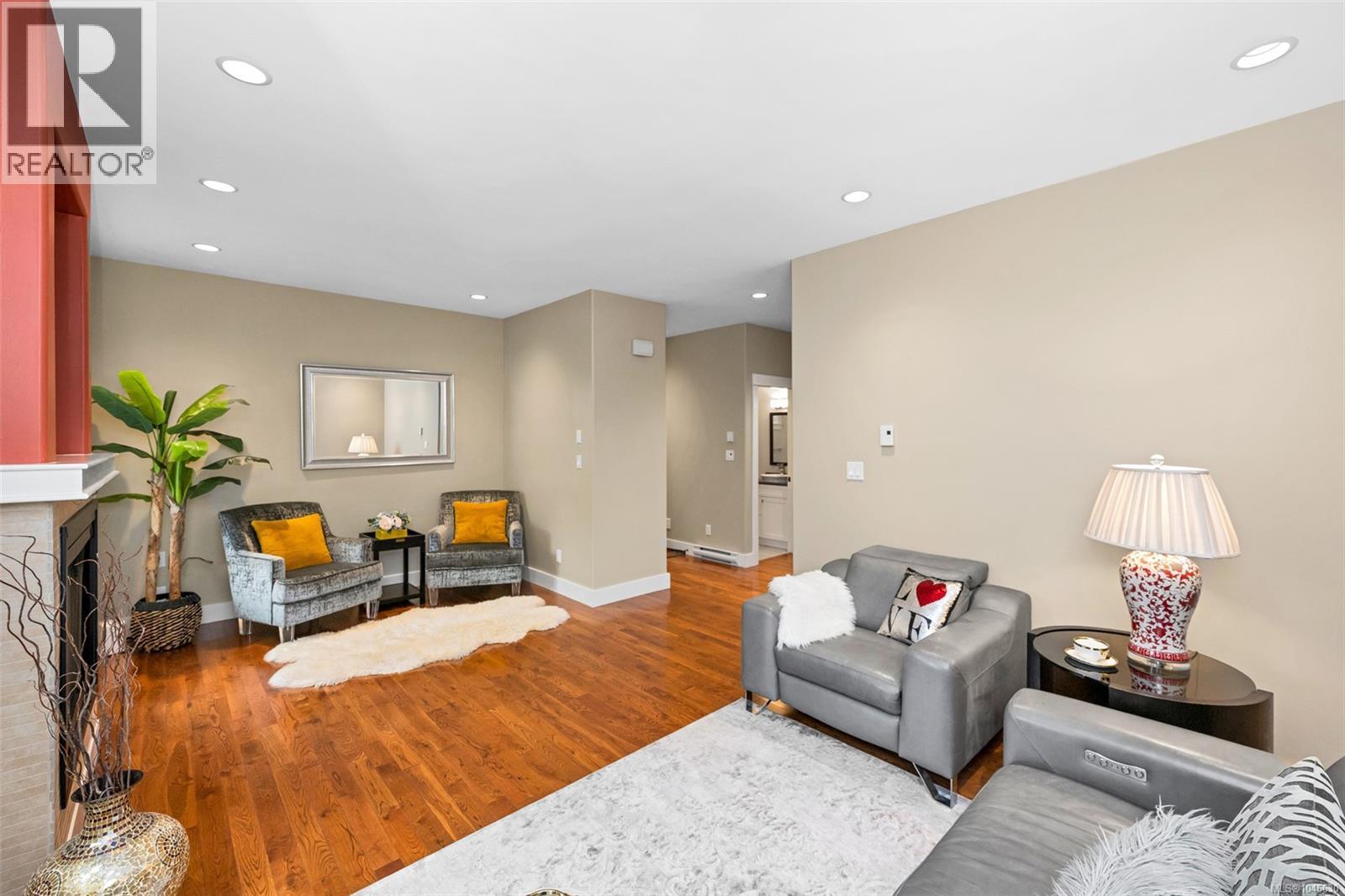 7 4583 Wilkinson Road, Saanich
