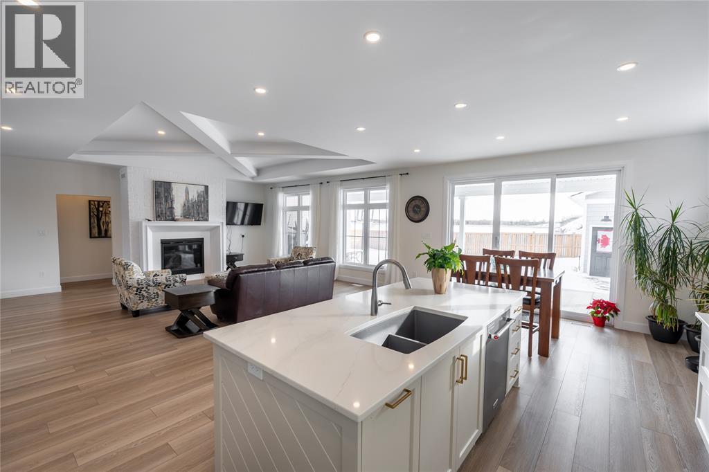 3613 Queen STREET - 13