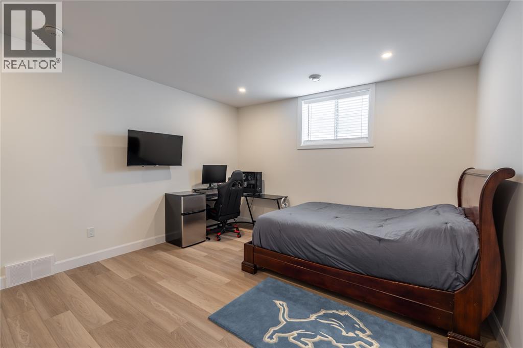 3613 Queen STREET - 37