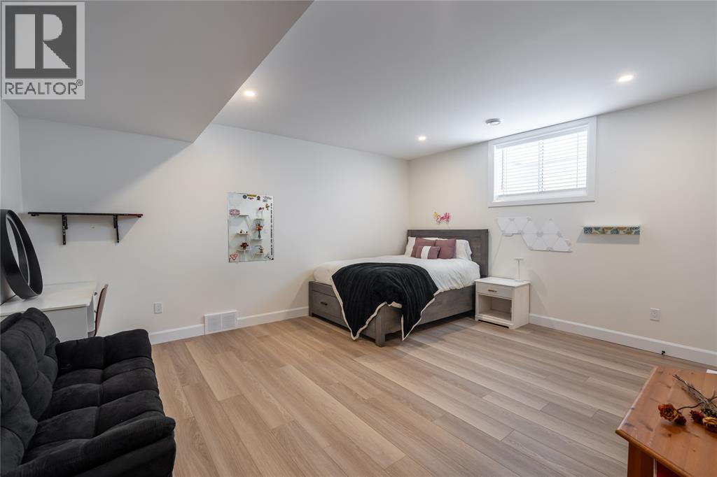 3613 Queen STREET - 39