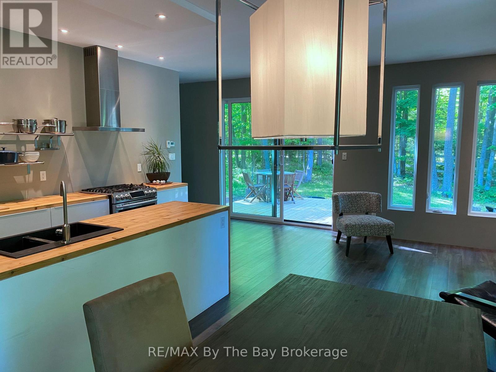 33 ST. LAURENT BOULEVARD - 4
