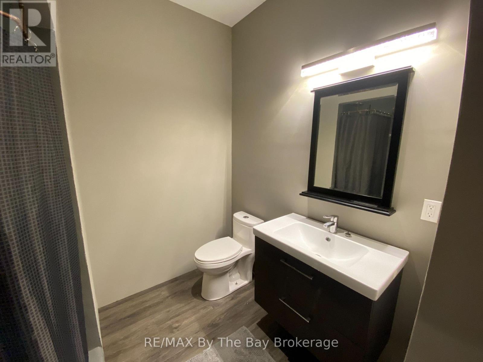 33 ST. LAURENT BOULEVARD - 6