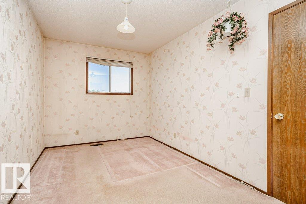 3520 42 AV NW - 27