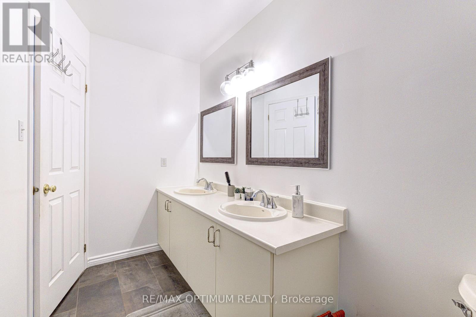 11 MURKAR CRESCENT - Image 32