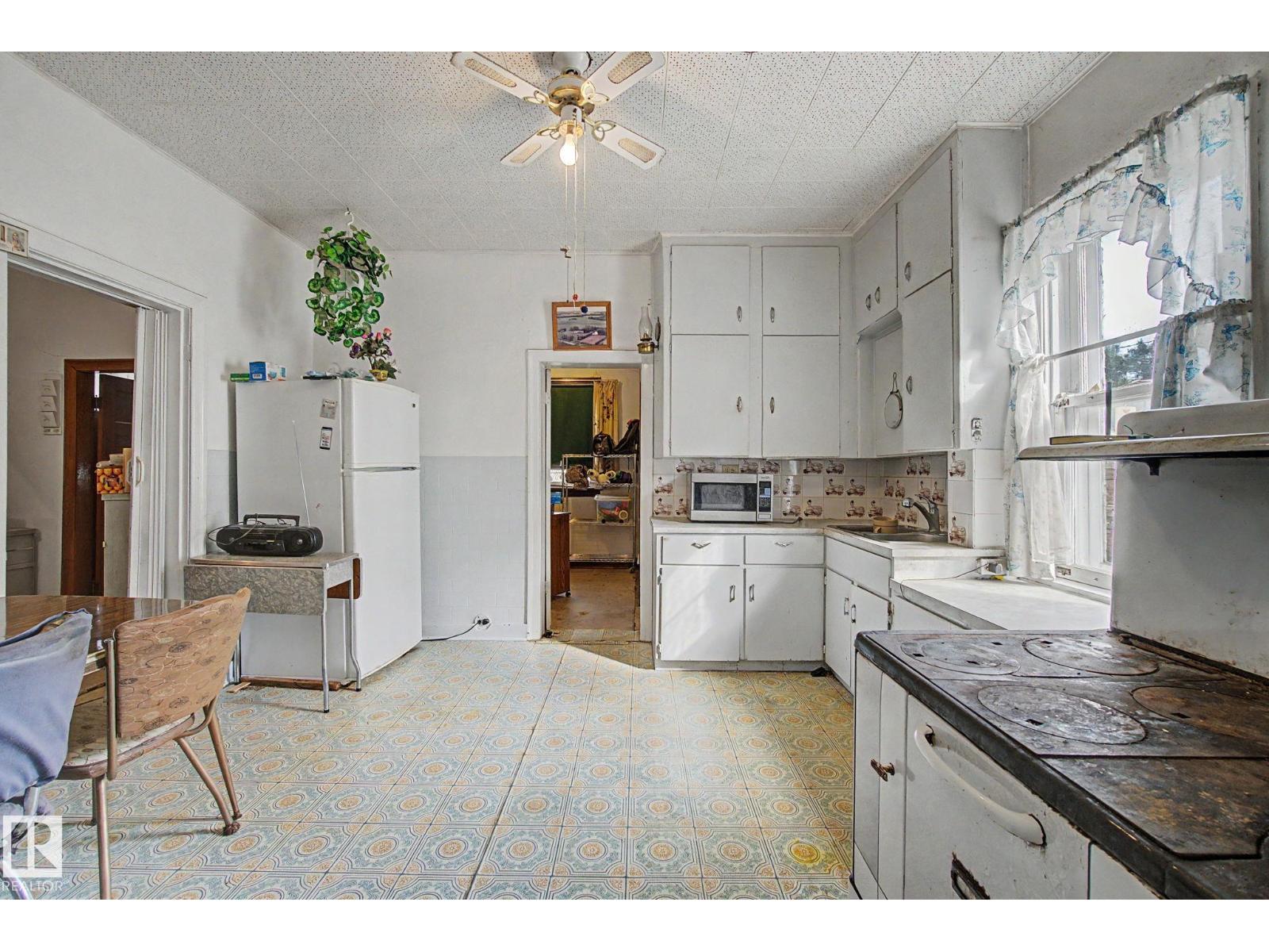 9334 106A AV NW - 18