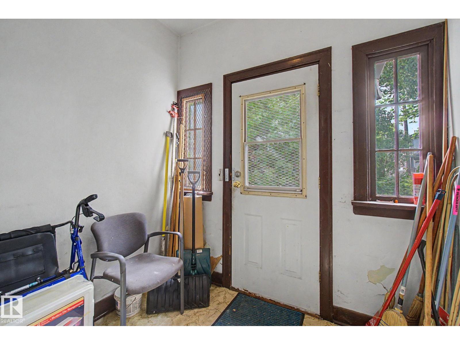 9334 106A Avenue NW - Photo 6