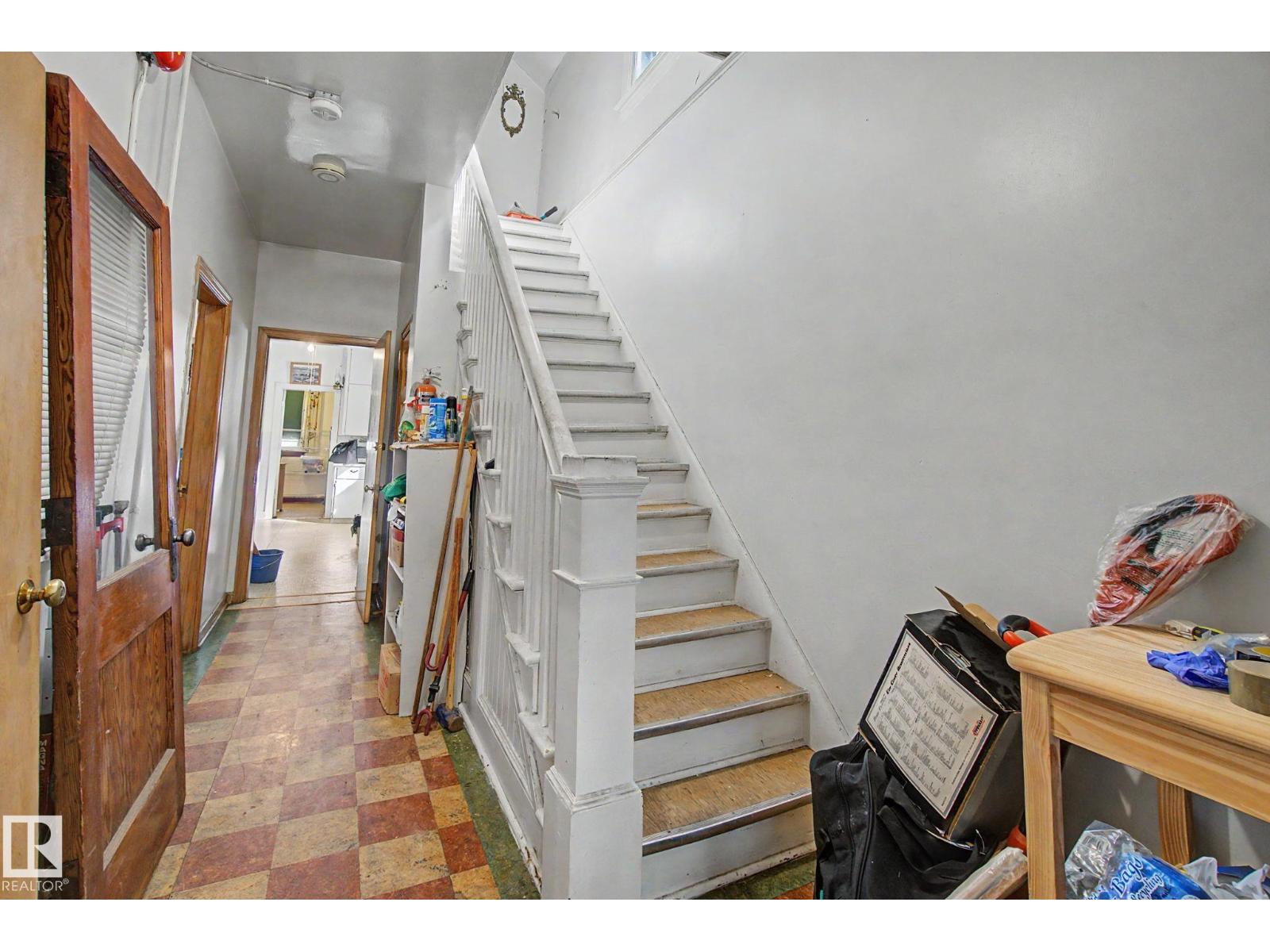 9334 106A Avenue NW - Photo 8