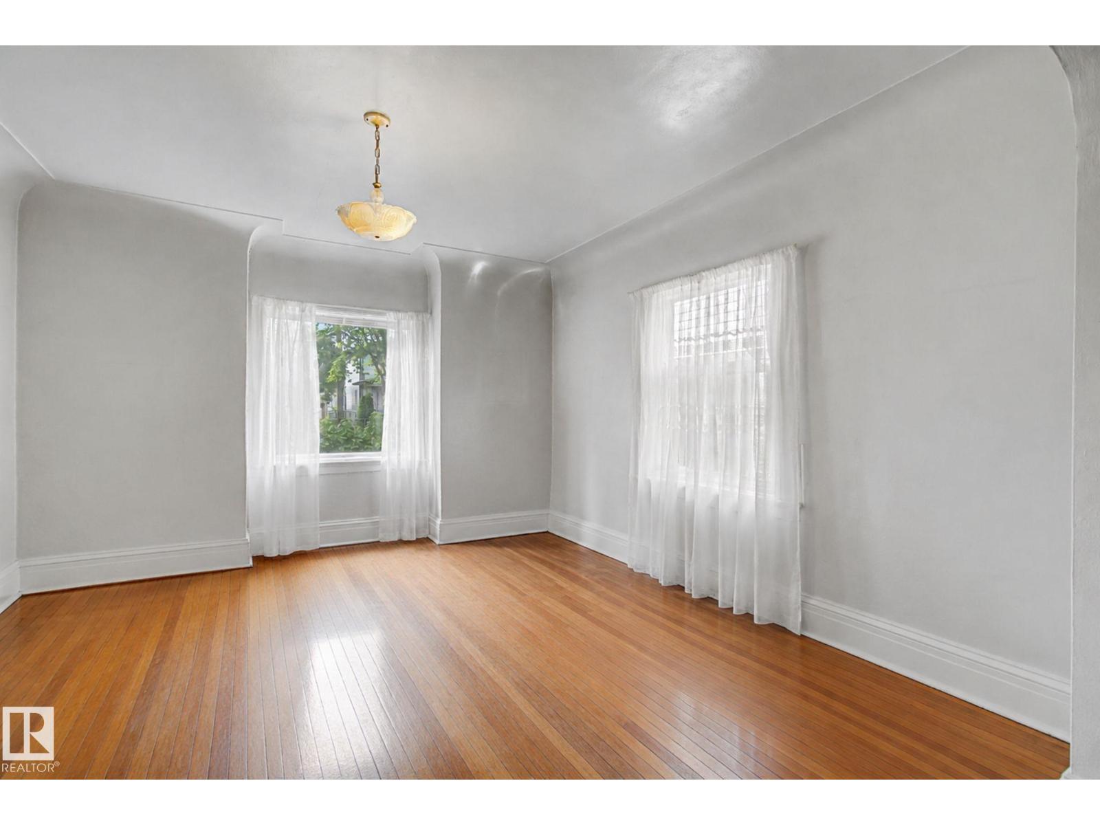 9334 106A Avenue NW - Photo 9