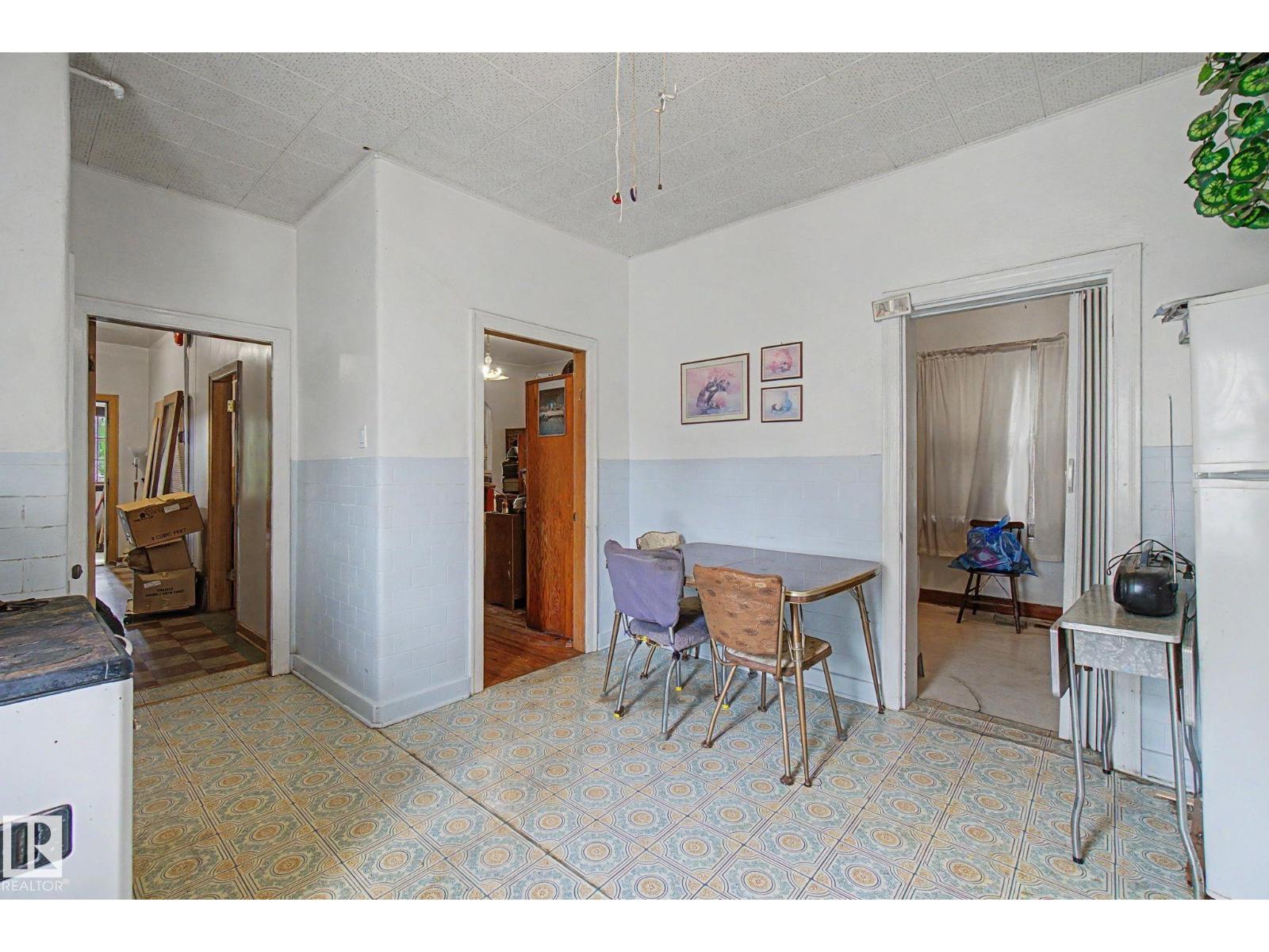 9334 106A Avenue NW - Photo 21