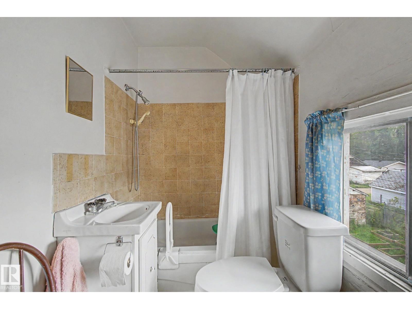 9334 106A Avenue NW - Photo 38