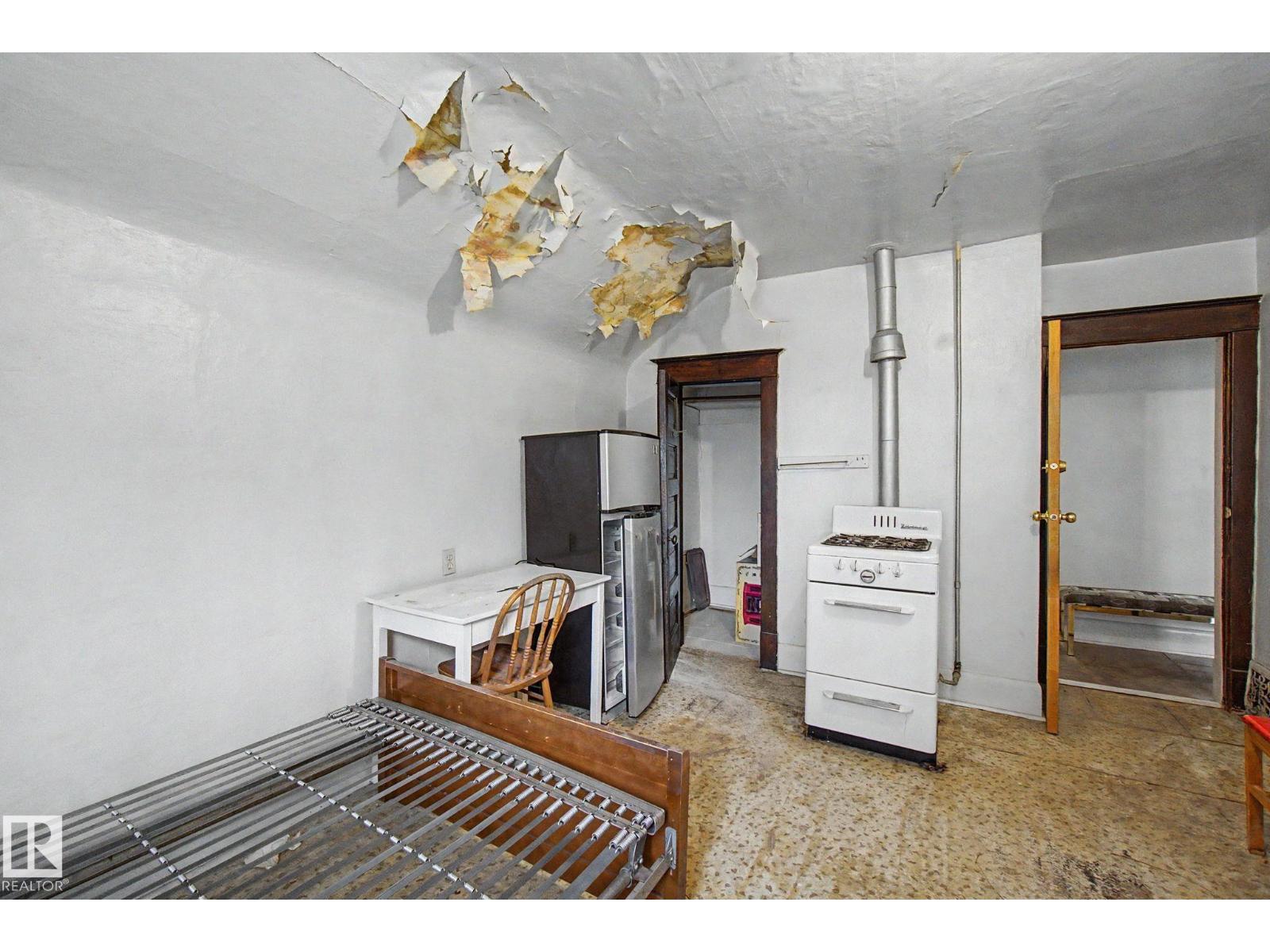9334 106A Avenue NW - Photo 36