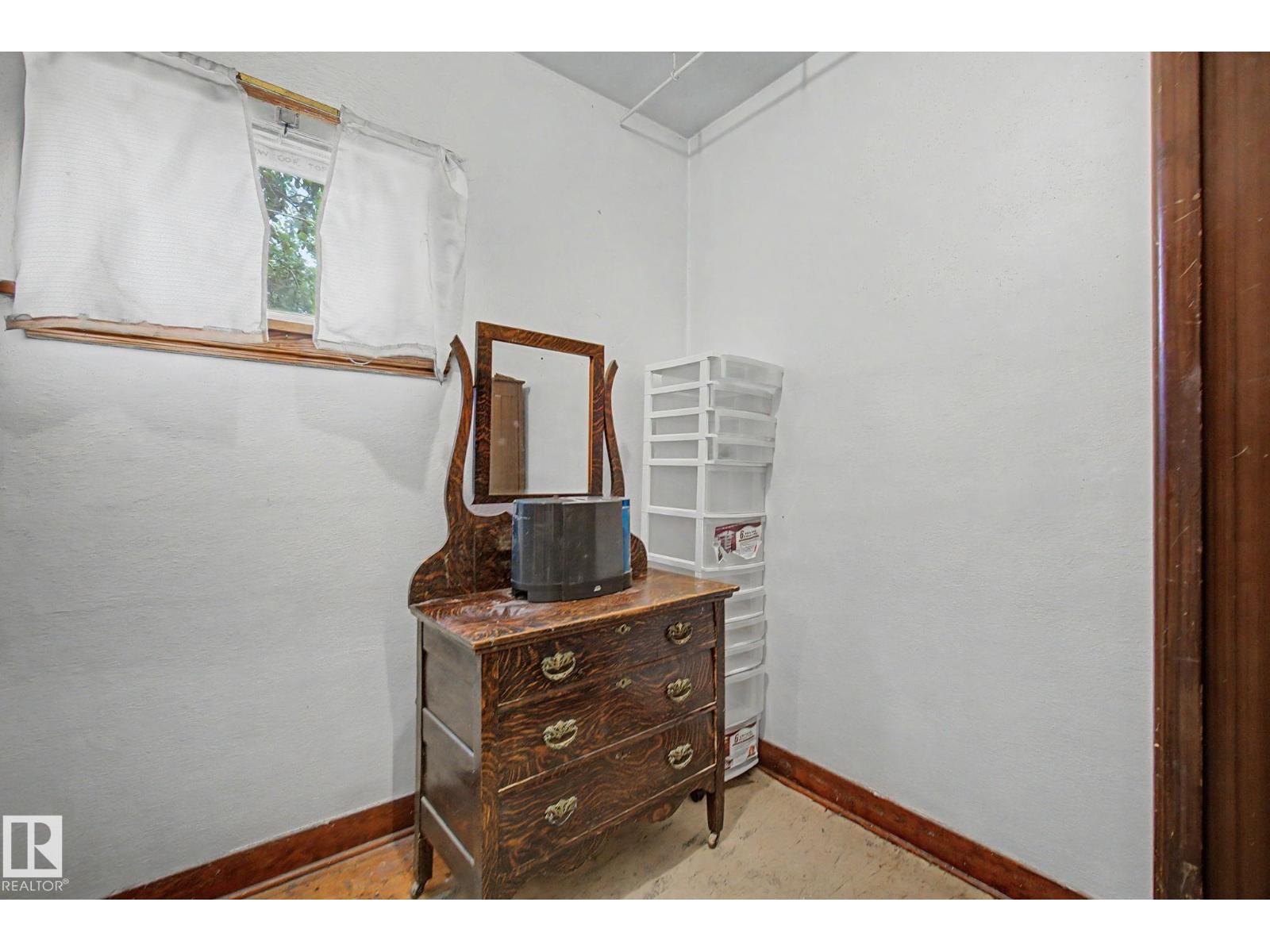 9334 106A AV NW - 25