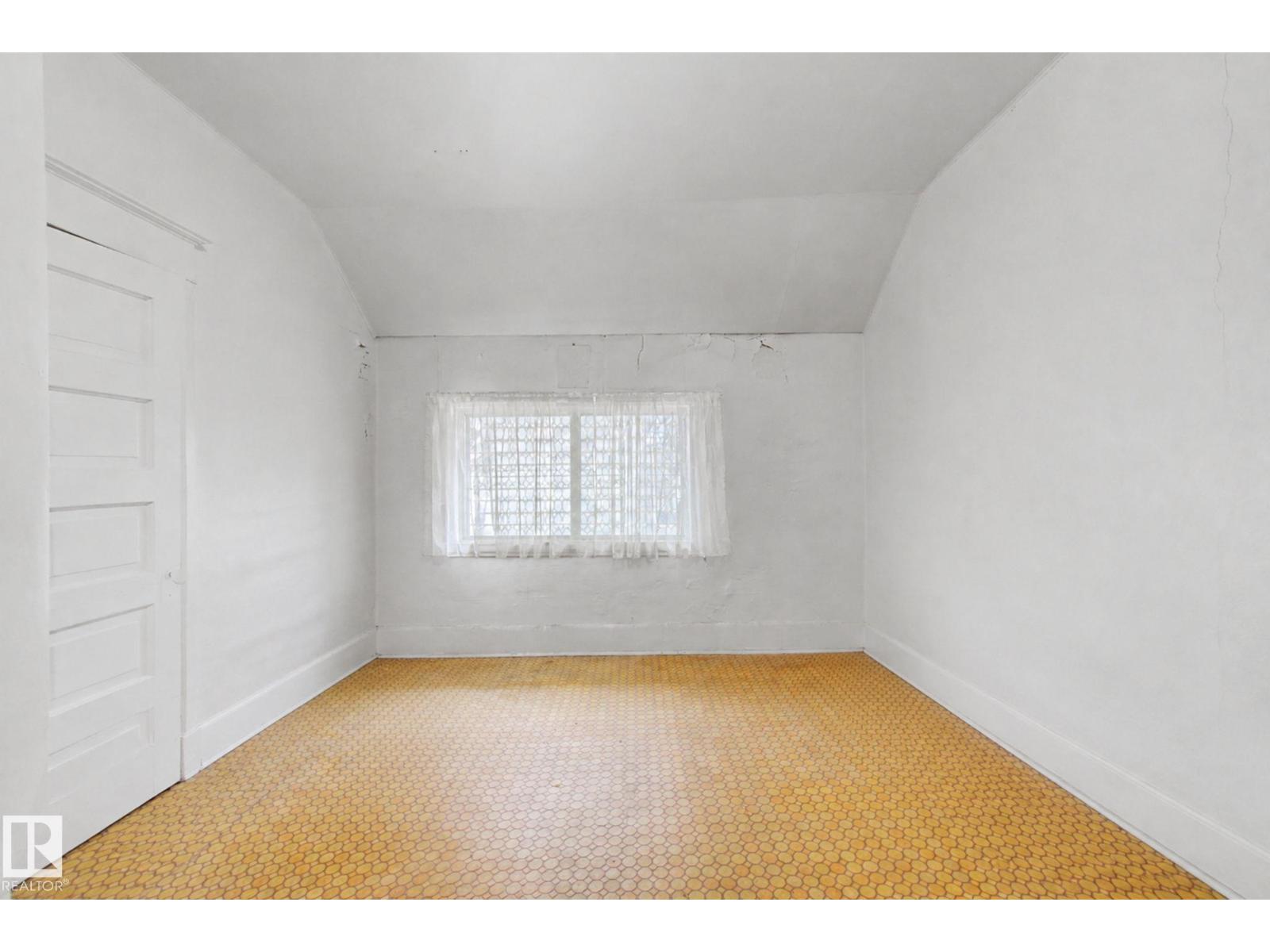 9334 106A Avenue NW - Photo 39