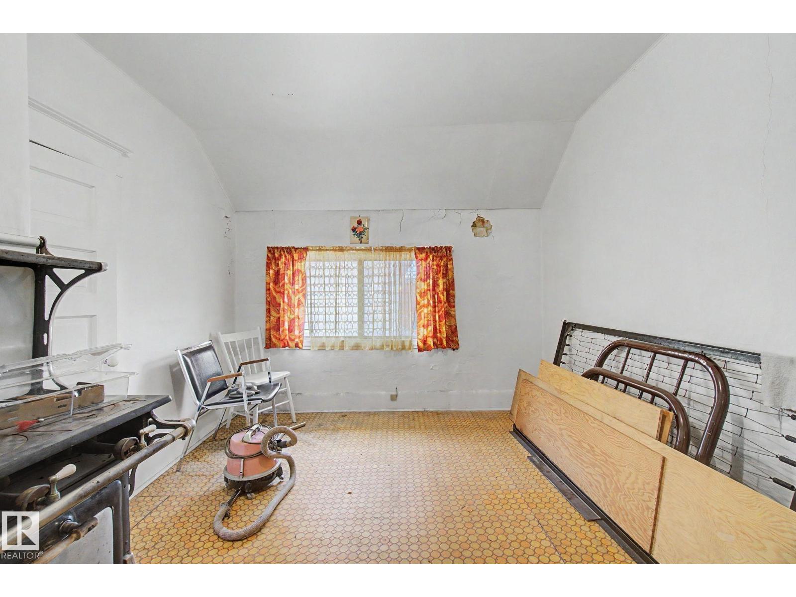 9334 106A Avenue NW - Photo 40
