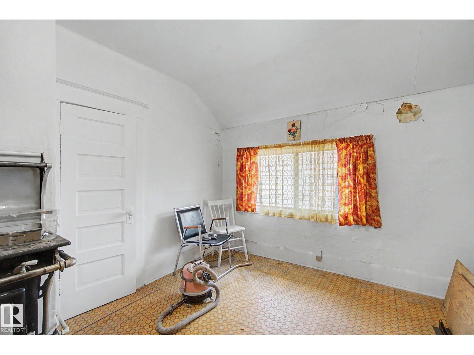 9334 106A Avenue NW - Photo 41