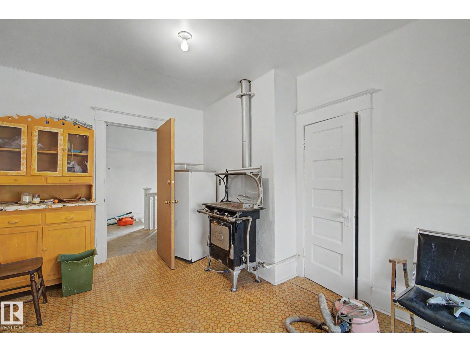 9334 106A Avenue NW - Photo 42