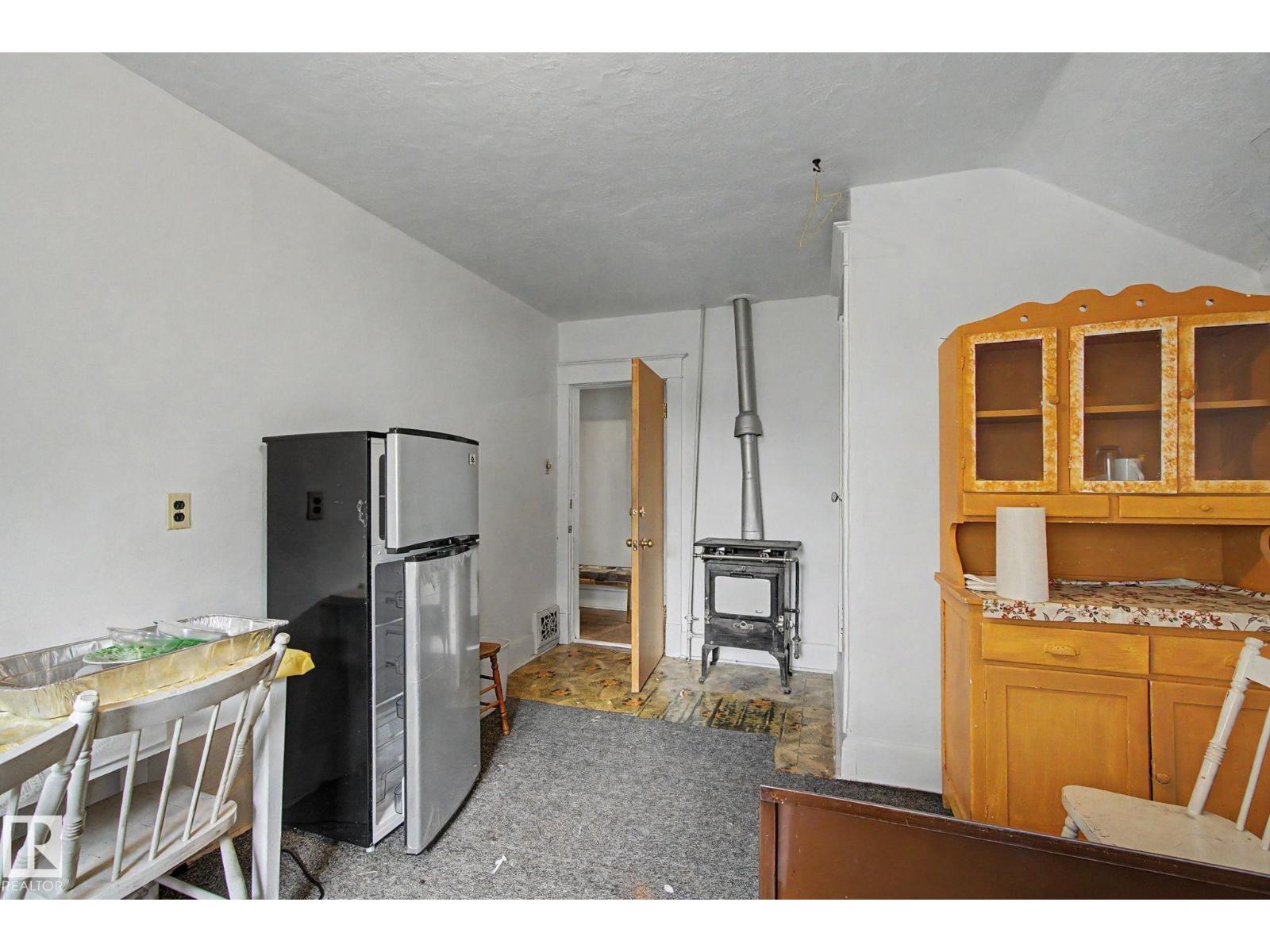 9334 106A Avenue NW - Photo 33