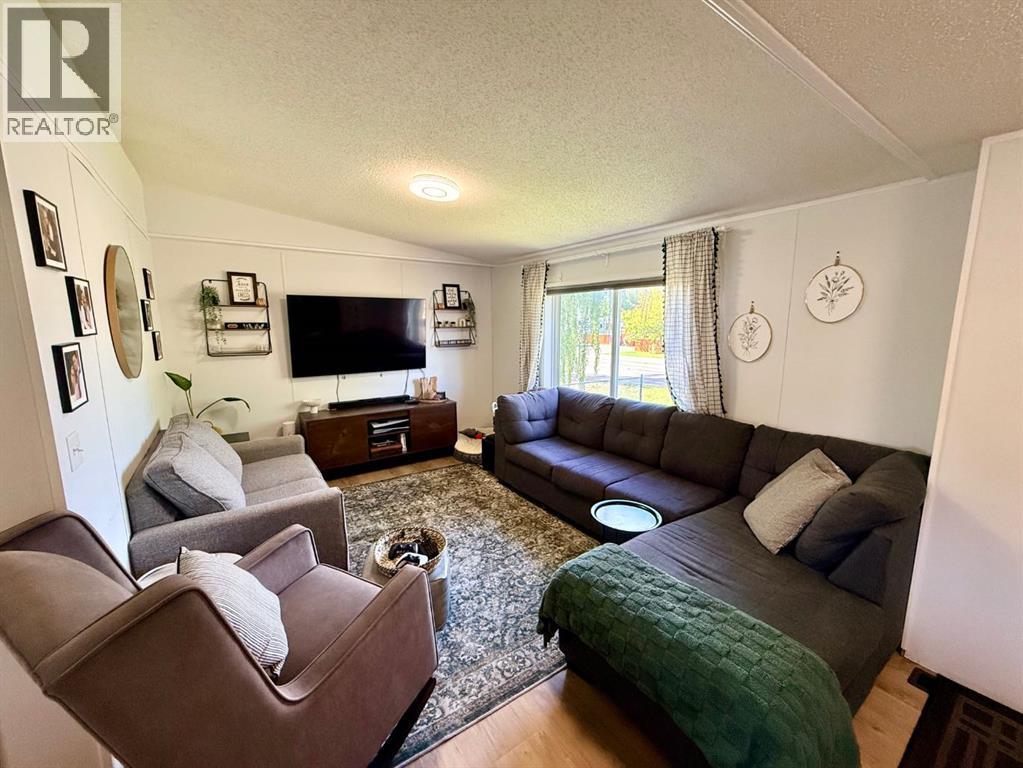 10629 101 Ave - Image 12
