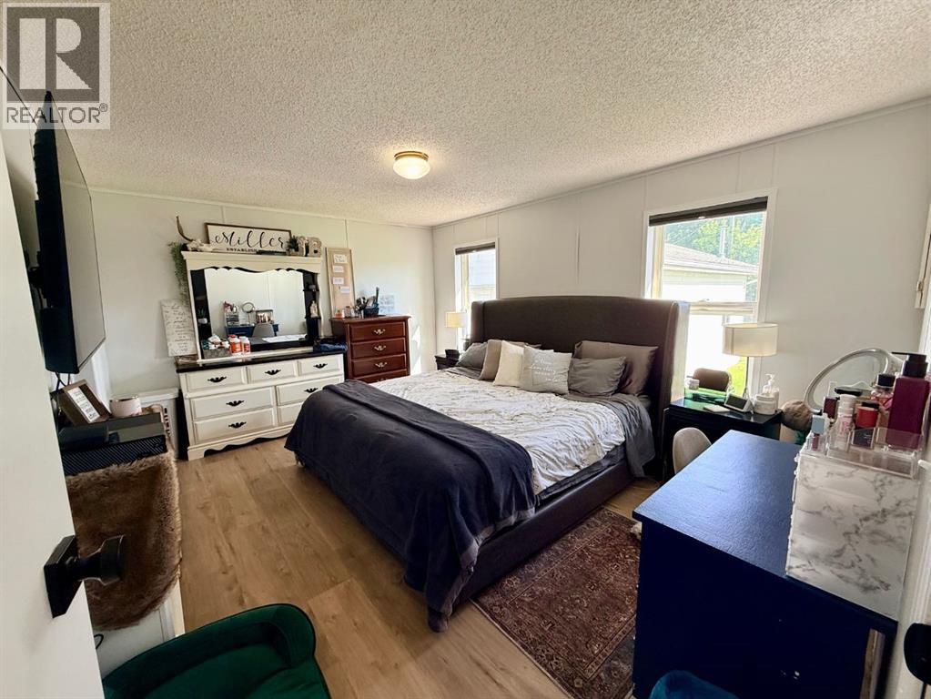 10629 101 Ave - Image 23