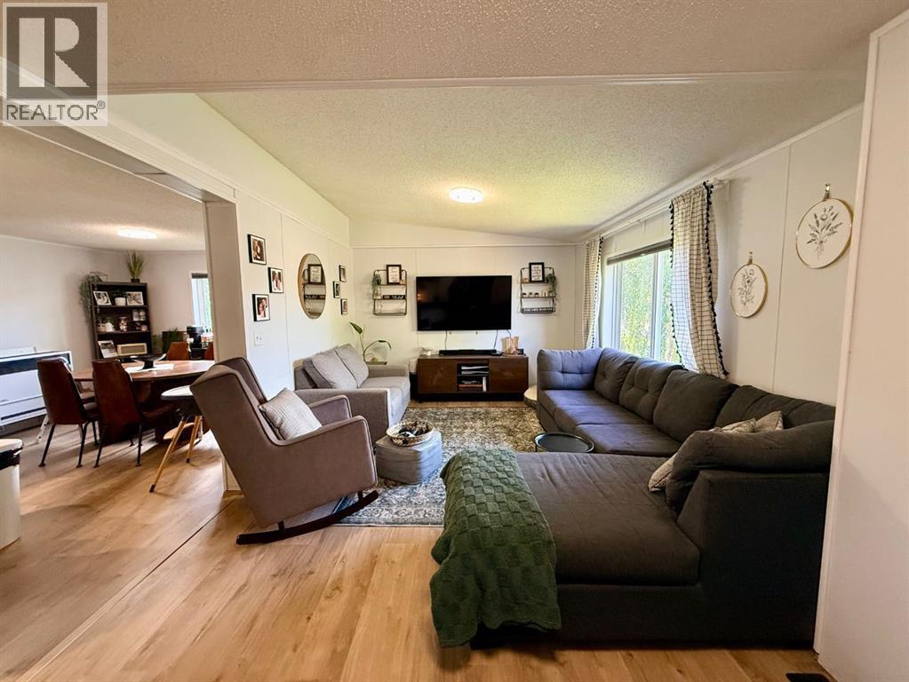 10629 101 Ave - Image 13