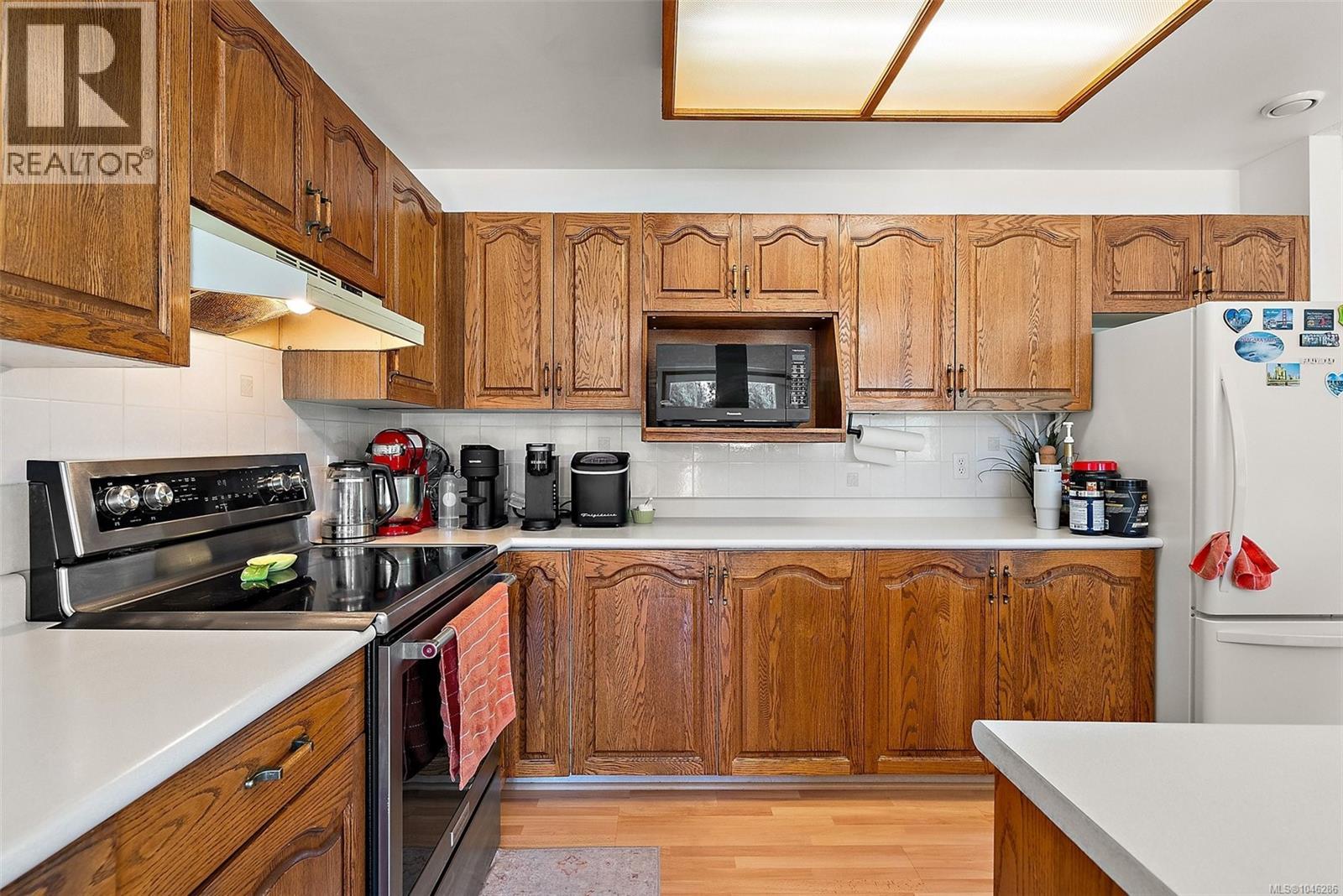  3301 Argyle Place, Saanich