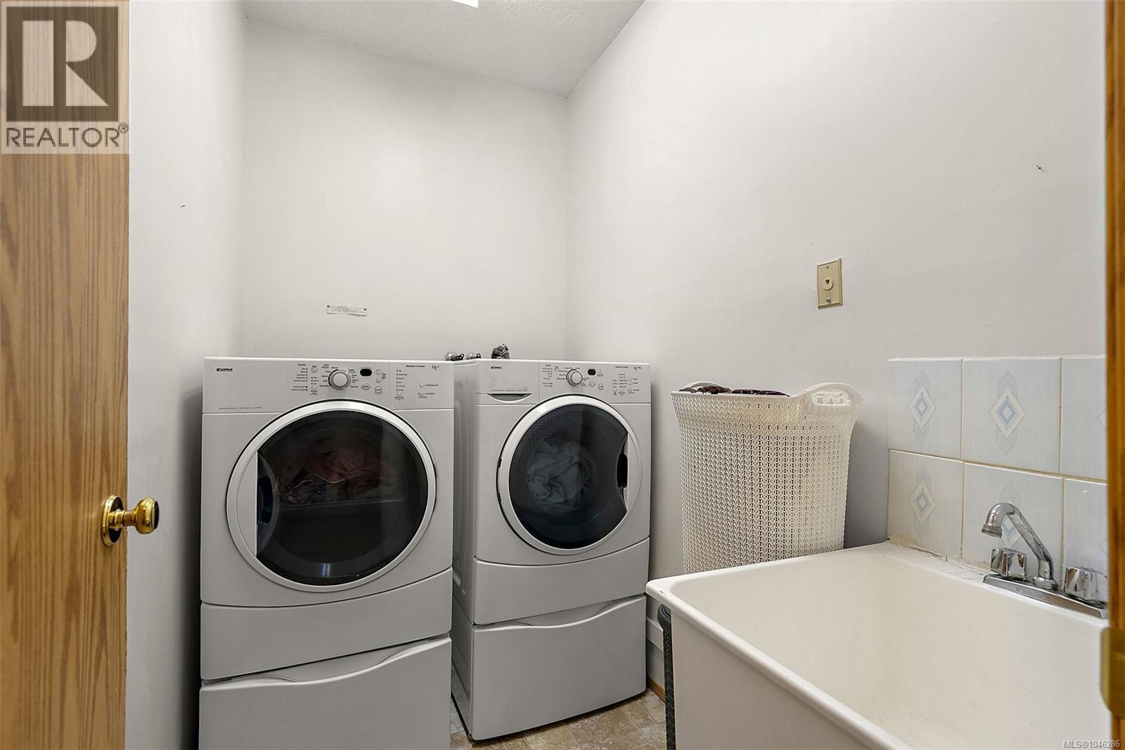  3301 Argyle Place, Saanich