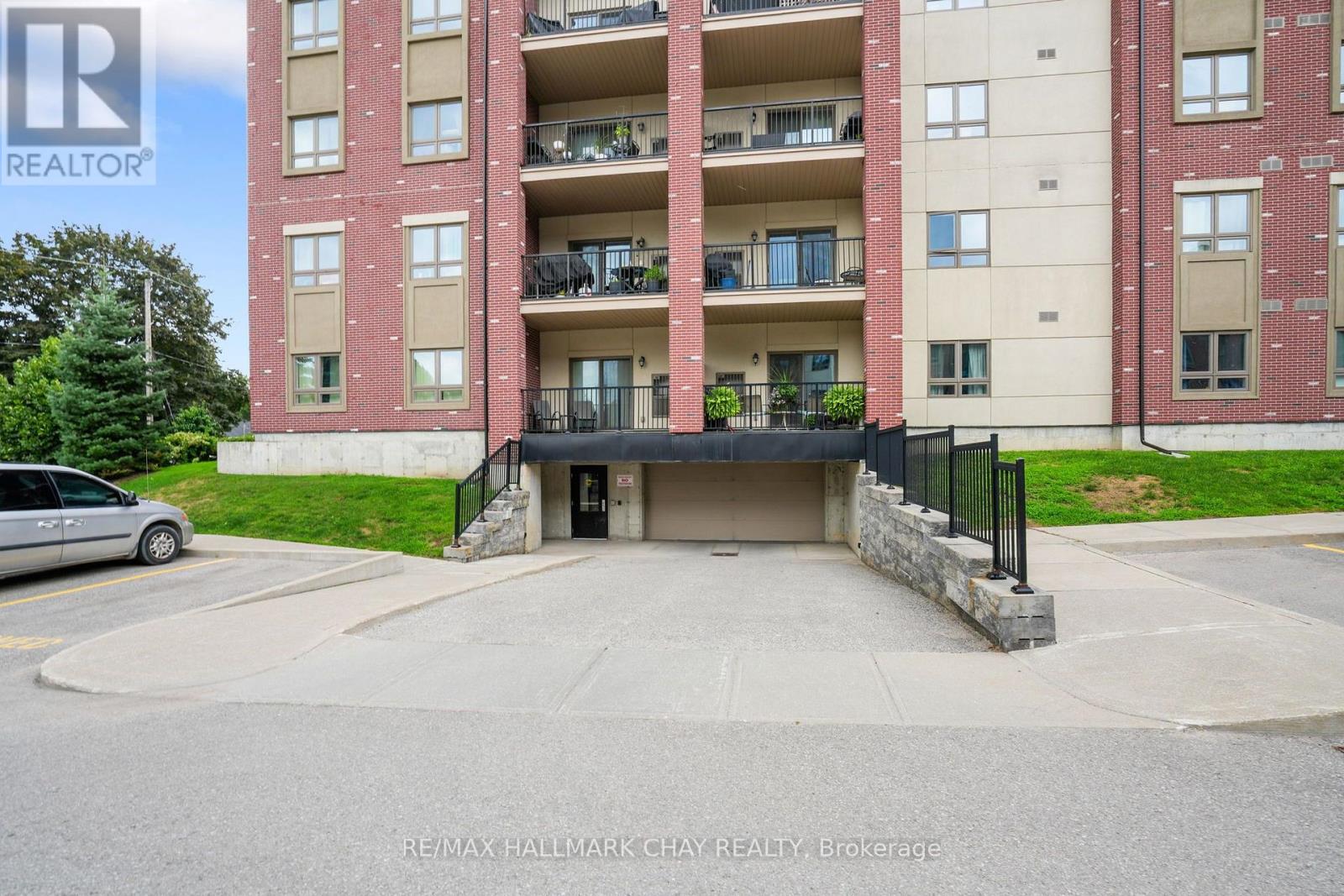 #404 157 WELLINGTON STREET E - 34