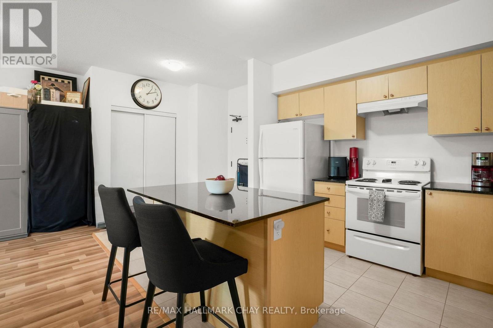#404 157 WELLINGTON STREET E - 8