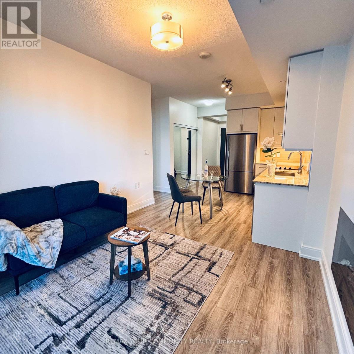#318B 9600 YONGE STREET - 8