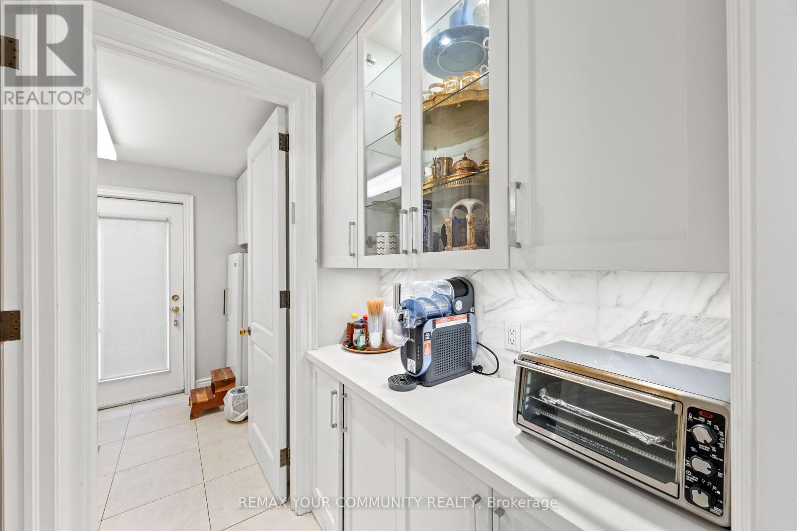 75 ARNOLD AVENUE - 17