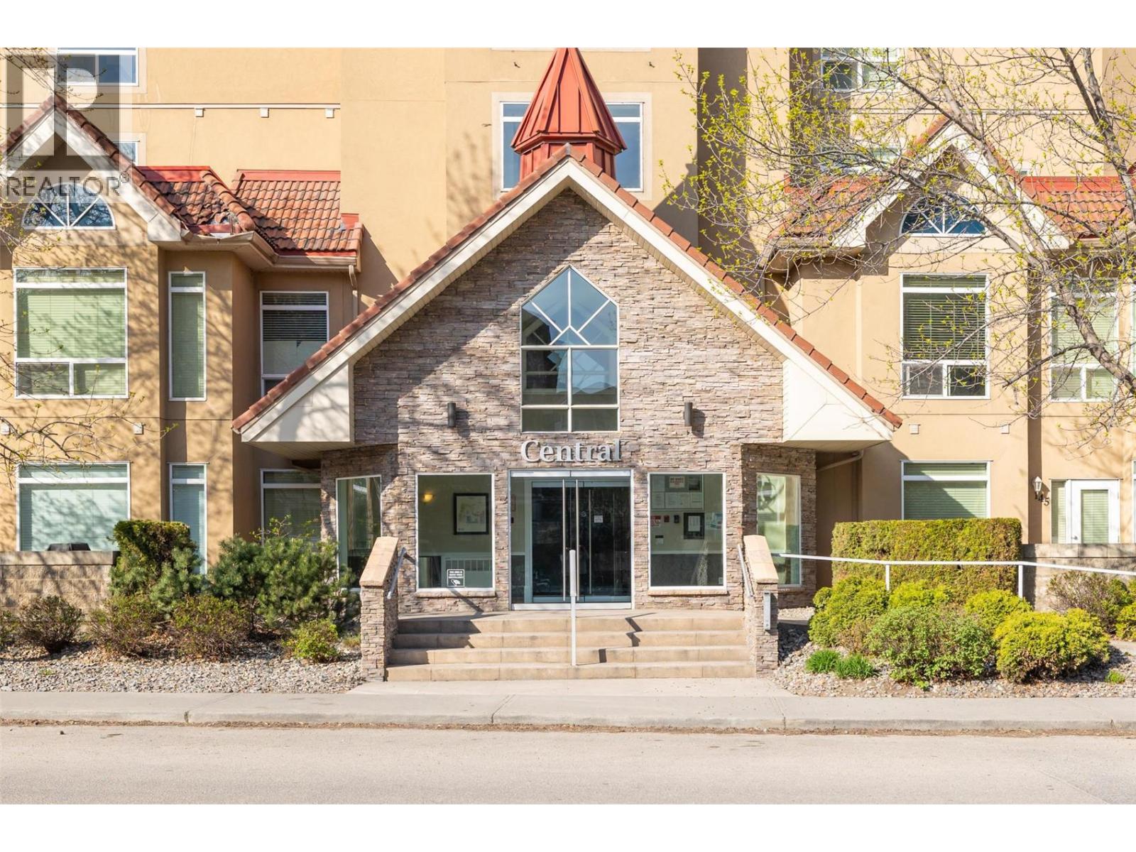 246 1088 Sunset Drive, Kelowna