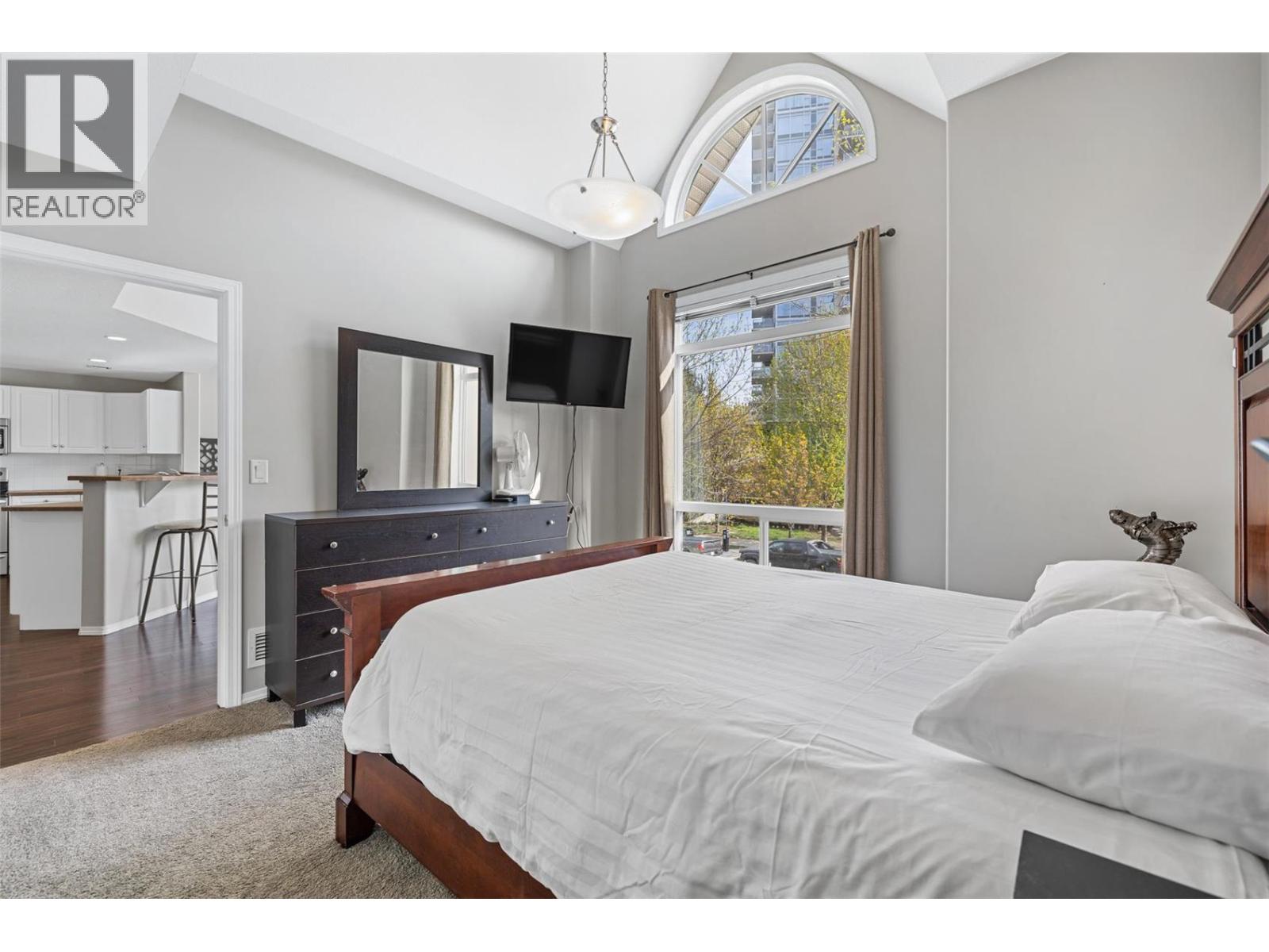 246 1088 Sunset Drive, Kelowna