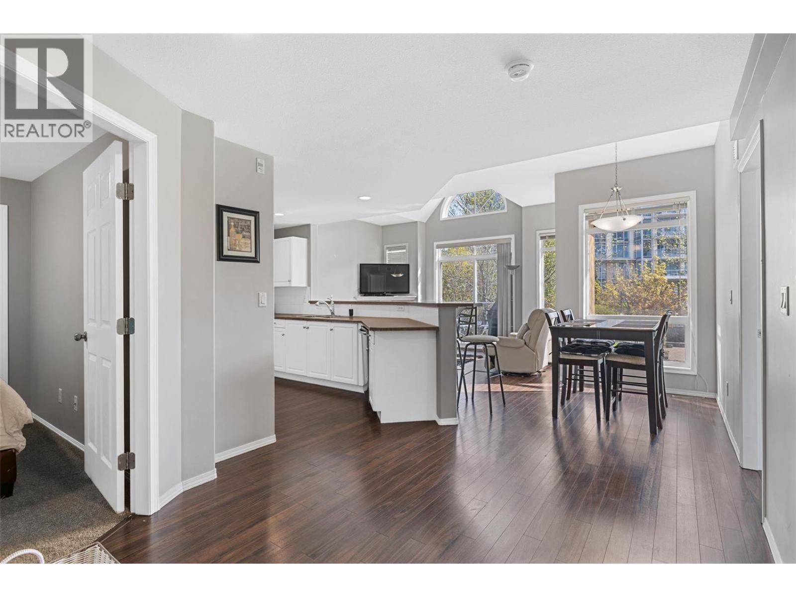 246 1088 Sunset Drive, Kelowna