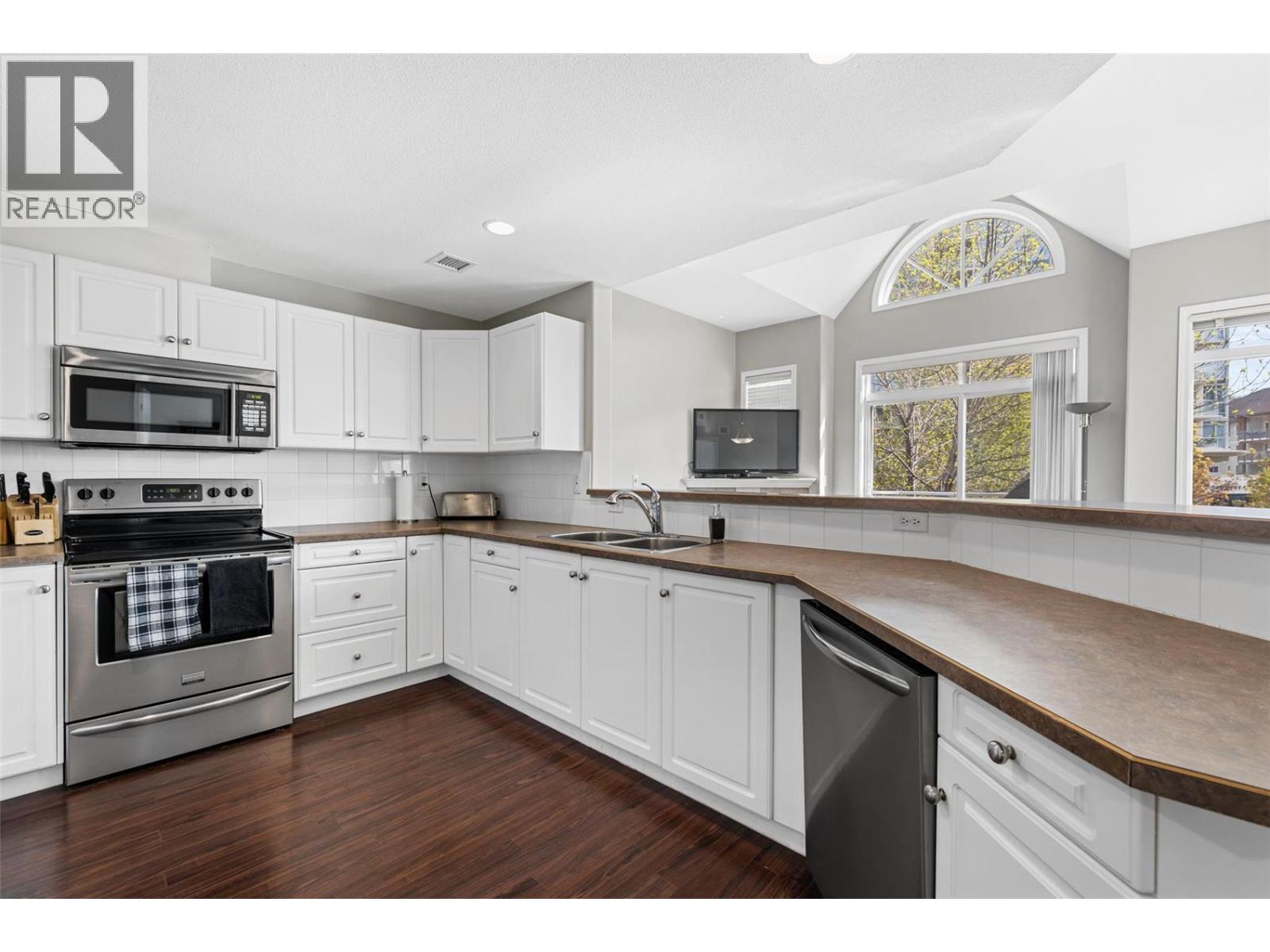 246 1088 Sunset Drive, Kelowna