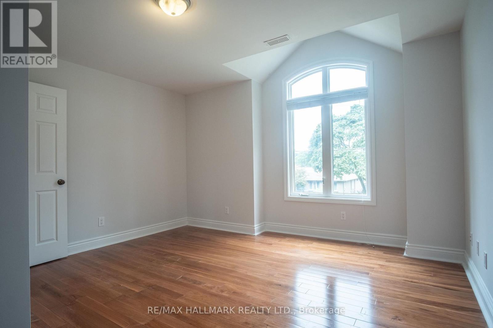 6 GRIGGSDEN AVENUE - 12